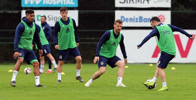 Fenerbahçe derbiye hazırlanıyor