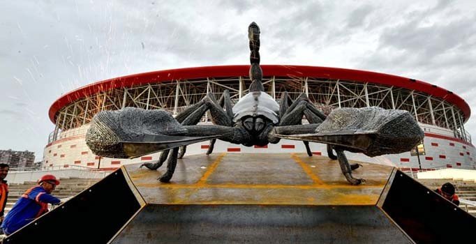 Antalyaspor'a dev akrep heykeli