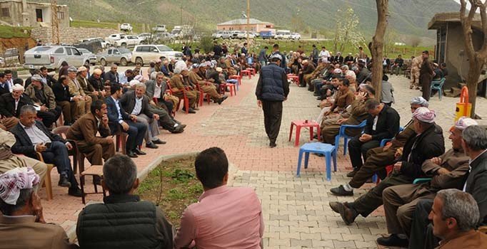 Derecik'te belediye başkanı seçilen Ekrem Çetinkaya, misafirleri için 40 keçi kesti