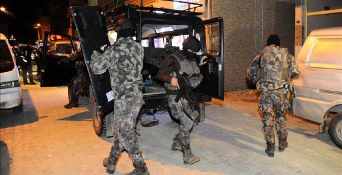 Kocaeli'de DEAŞ ve El-Kaide operasyonu: 5 şüpheli sınır dışı edildi