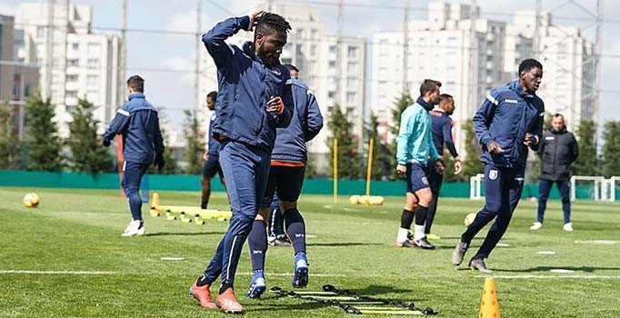 Lider Başakşehir zorlu virajda