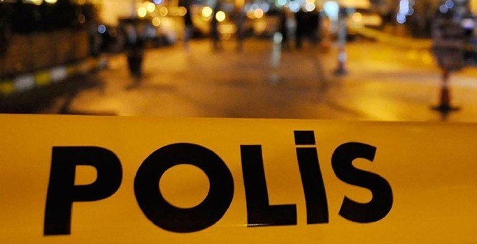 Karısına iş yerinde kurşun yağdırdı