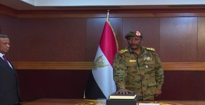 Sudan Askeri Geçiş Konseyi'nin yeni başkanı Abdulfettah el-Burhan oldu