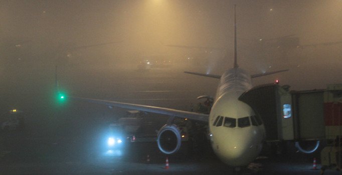 İstanbul'da hava trafiğine sis engeli: Uçak seferlerinde aksamalar yaşanıyor