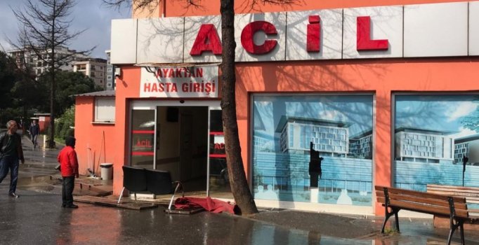 Göztepe Eğitim ve Araştırma Hastanesi'nin acil servisini su bastı