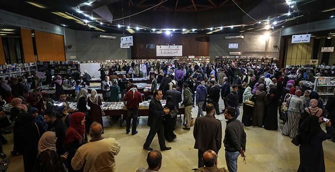 Abluka altındaki Gazze'de kitap fuarı açıldı