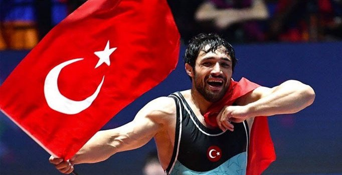 Atakan Yüksel'den altın madalya