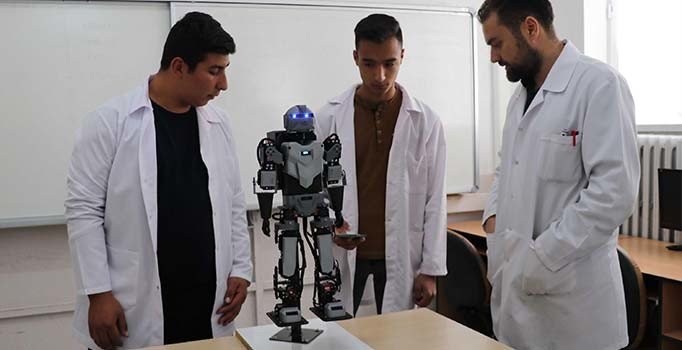 İnsansı robot tasarladılar