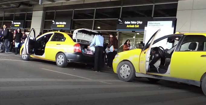 Avustralyalı turiste havalimanından Aksaray’a bin 200 lira ücret!