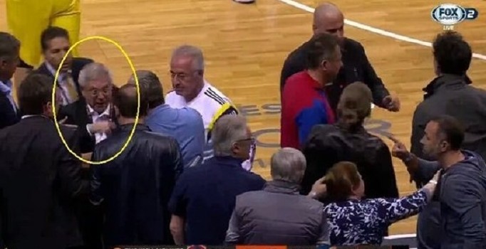 Aziz Yıldırım Rus taraftarın üzerine yürüdü