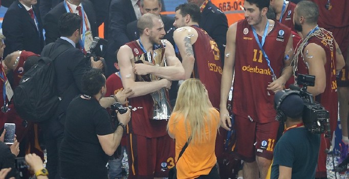 Sinan Güler, Fenerbahçe'ye Avrupa Ligi finali için başarı diledi