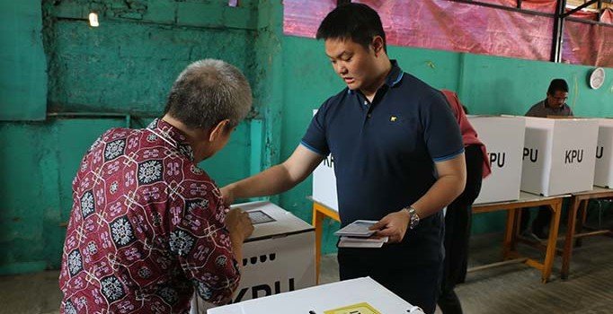 Endonezya'da halk, devlet başkanlığı ve milletvekili seçimi için sandık başında