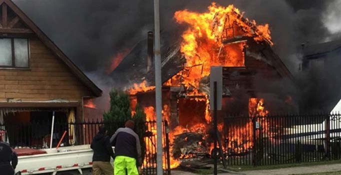 Şili'de uçak evin üzerine düştü: 6 ölü