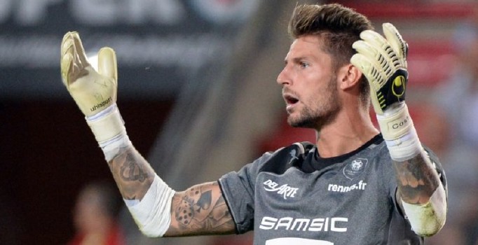 Fransız kaleci Costil Beşiktaş'ı takibe aldı ancak...