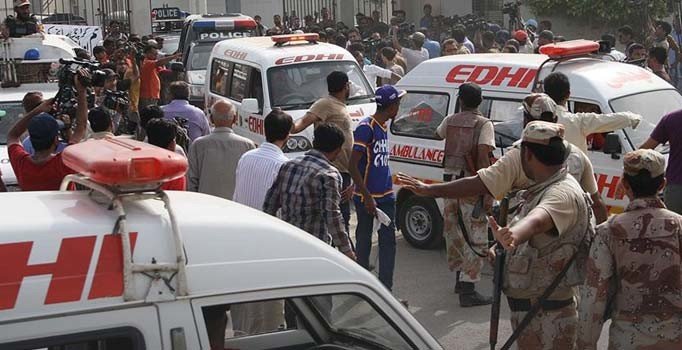 Pakistan'da yolcu otobüsüne silahlı saldırı: Kaçırdığı yolcuları öldürdü