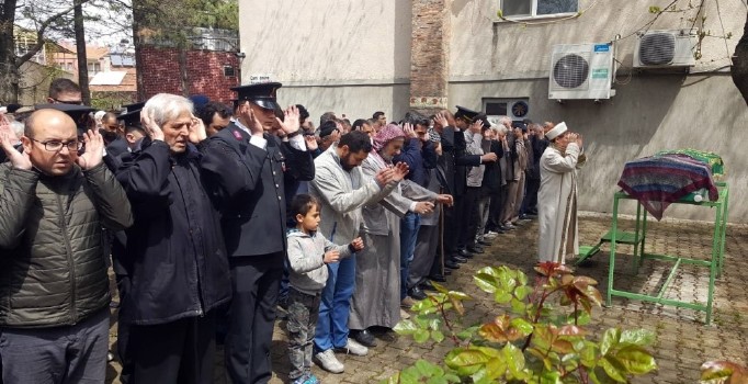 Kaybolduktan 5 yıl sonra cesedi bulunan yaşlı kadın defnedildi