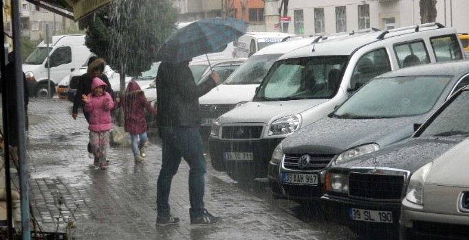 Lüleburgaz’da sağanak yağış