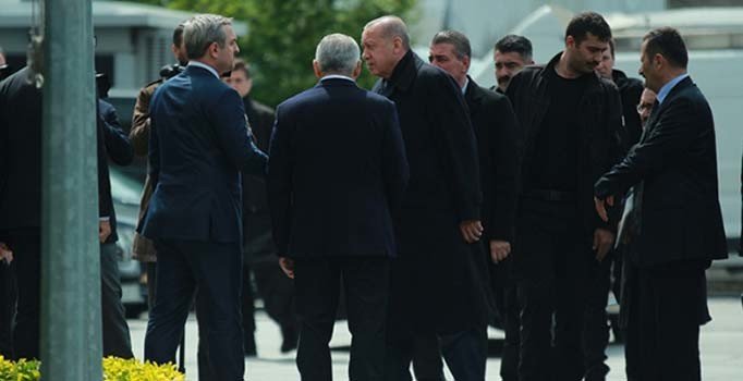 İstanbul'da sürpriz toplantı: Erdoğan AK Parti İl Başkanlığı'nda