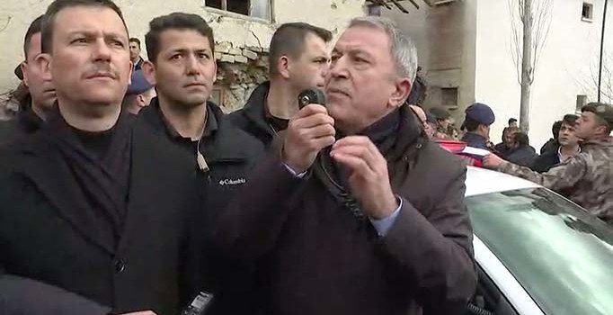 Kılıçdaroğlu'na saldırıda kalabalığı Akar sakinleştirdi