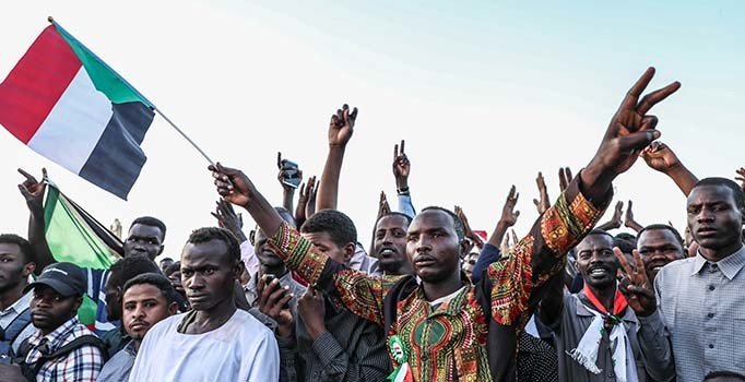 Sudan'da otorite krizini bitiren 'anayasa' anlaşması imzalandı
