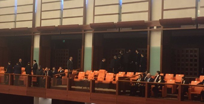 HDP Eş Başkanı Buldan kürsüye çıktı, Erdoğan Kurul'u terk etti