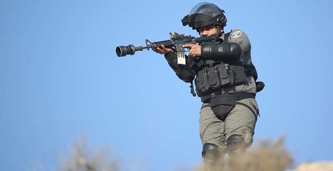 İsrail askerleri gözleri bağlı Filistinliyi vurdu
