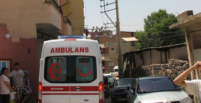 Baba, 2 yaşındaki kızı kucağında intihara kalkıştı