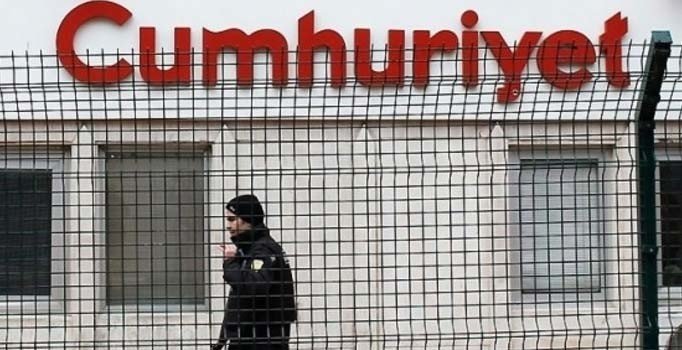 Cumhuriyet gazetesi yazarları ve yöneticileri teslim oldular