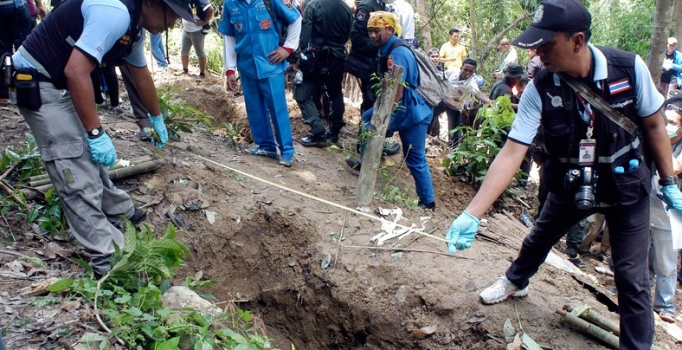 Malezya'daki 28 kampta
 139 mezar bulundu