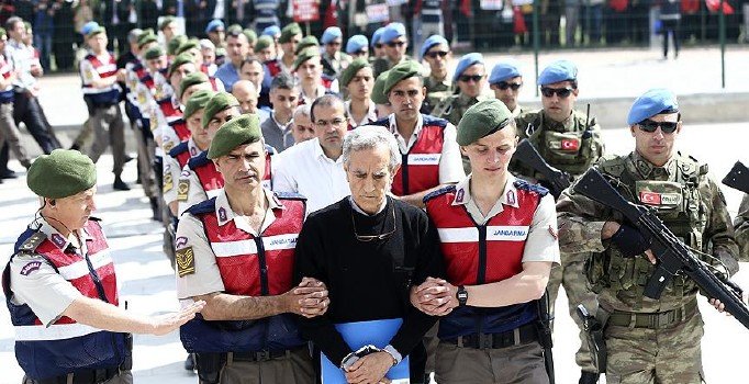 Genelkurmay çatı davasında iki sanığa tahliye