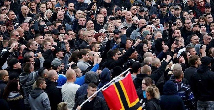 Almanya'dan ürküten rapor: Aşırı sağ iç savaşa hazırlanıyor