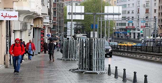 Taksim'de 1 Mayıs önlemleri alınmaya başladı