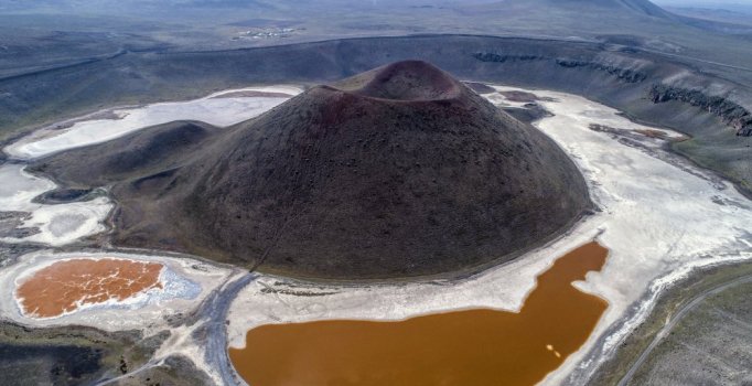 Dünyanın nazar bocuğu Meke Gölü'nde su kalmadı