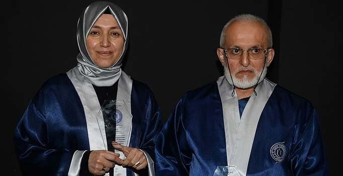 66 yaşındaki baba 40 yaşındaki kızı ile aynı anda mezun oldu