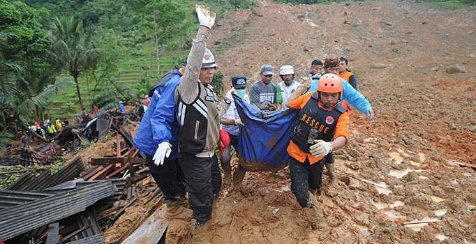 Endonezya'da heyelan faciası: Ölü sayısı 31'e yükseldi