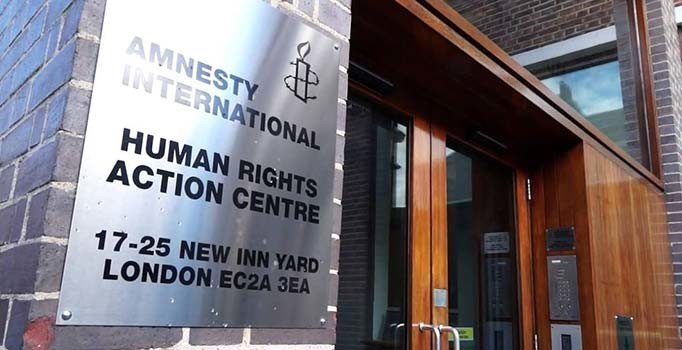 PKK yandaşlarından Londra'da yeni saldırı: Uluslararası Af Örgütü Ofisi'ni bastılar