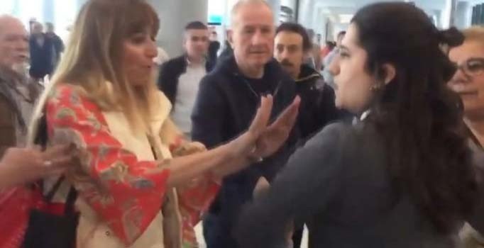 Hakarete uğrayan hava yolu çalışanı işten çıkarıldı iddiası