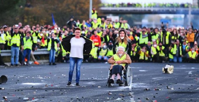 Sarı Yelekliler'in Macron'a maliyeti 17 milyar euro