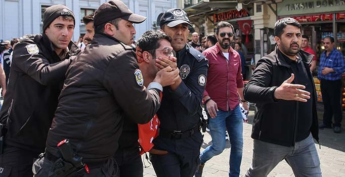 İstanbul'da Taksim'e çıkmak isteyen gruplara müdahale
