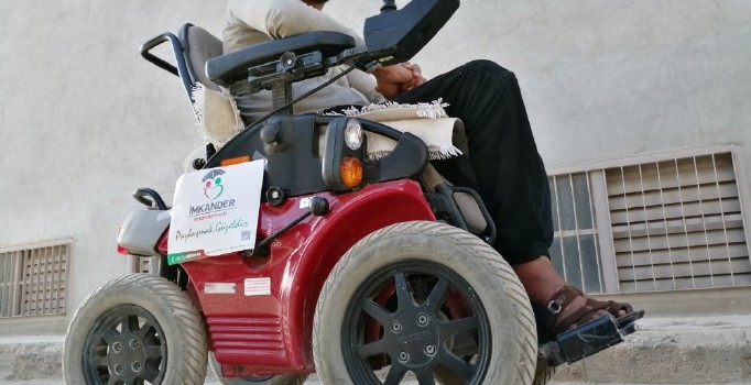 El Bab’da 350 anneye kıyafet, 6 engelliye akülü sandalye