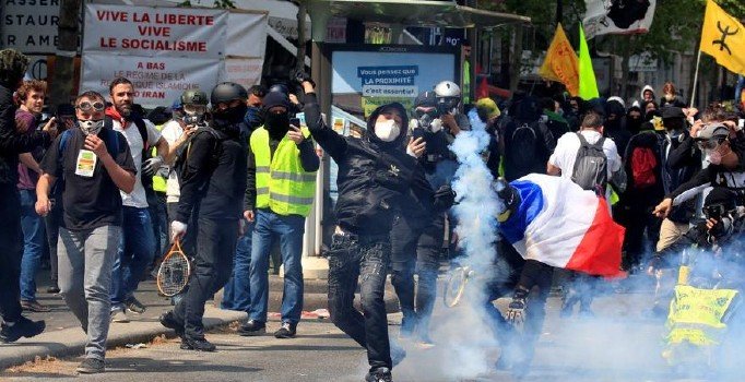 Fransa'da 1 Mayıs gösterilerinde 335 kişi gözaltında alındı