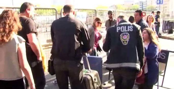 Taksim'de turistlere 1 Mayıs engeli