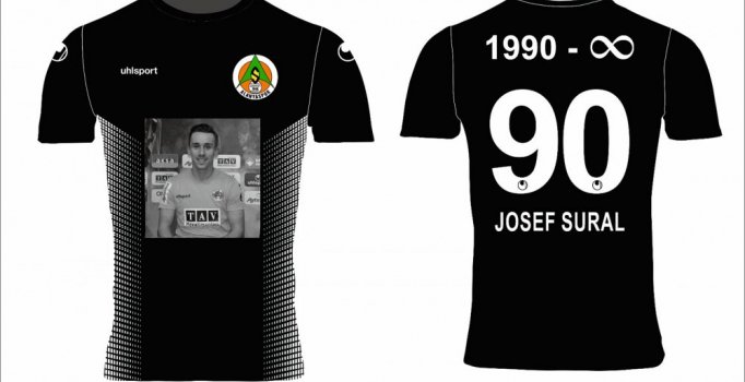 Alanyaspor'da Josef Sural için özel tişört hazırlandı