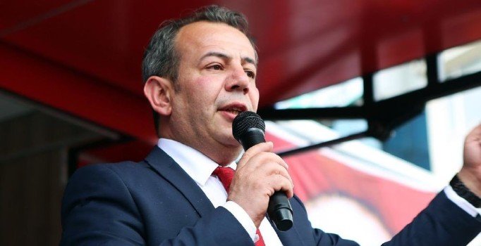 Bolu'da İŞKUR polemiği: AK Partili başkanının telefonunu afişle kente ilan etti