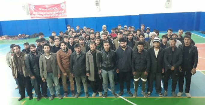 Balıkesir'de 77 kaçak göçmen yakalandı