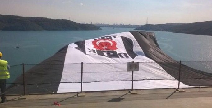 Yavuz Sultan Selim Köprüsü'ne Beşiktaş bayrağı asıldı