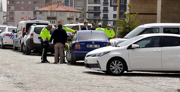 Ankara'da polis kontrol noktasına araç daldı: Polis Mevlüt Metin şehit düştü