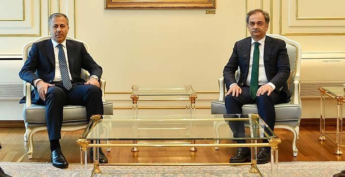 İstanbul Büyükşehir Belediye Başkan Vekili Vali Ali Yerlikaya İBB binasında