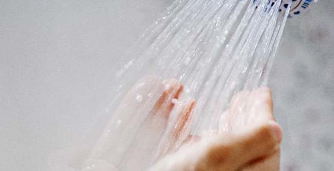 Duş almak orucu bozuyor mu? Diyanete göre yıkanmak orucu bozar mı?