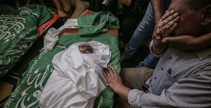 İsrail, 4 aylık bebek ile ailesini katletti